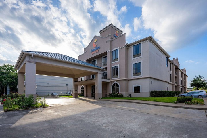 Hotel 3 of 105