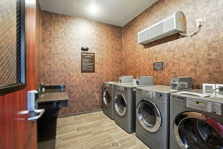 Cobblestone Hotel & Suites-Bellefontaine