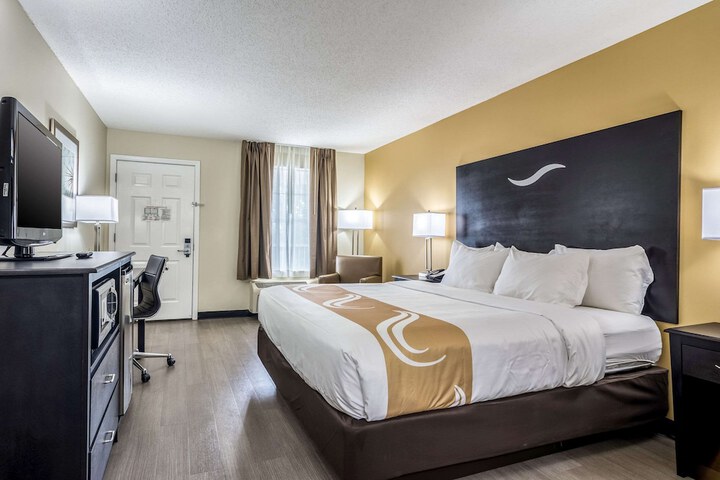Room 8 of 30