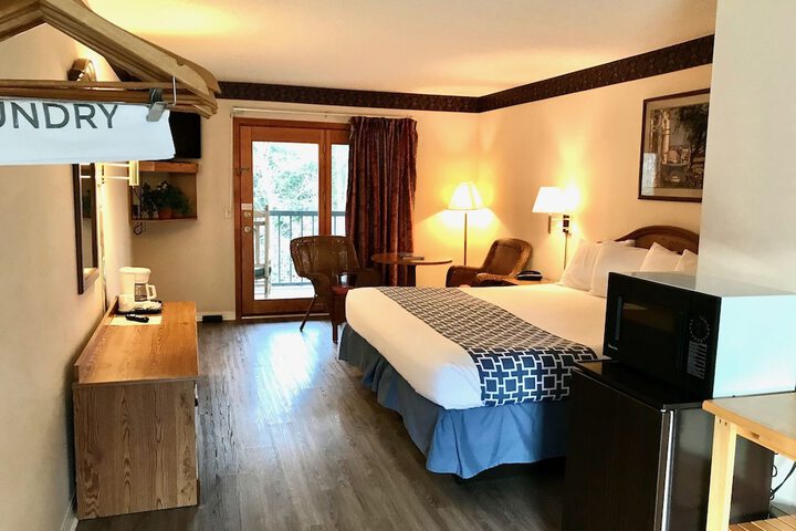 Room 9 of 38