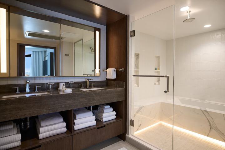 VEA Newport Beach a Marriott Resort & Spa