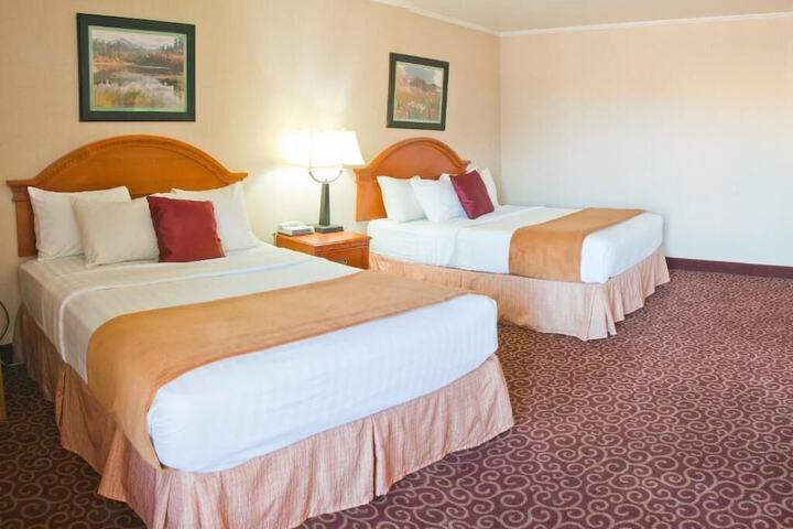 Red Arrow Inn & Suites a Travelodge by Wyndham