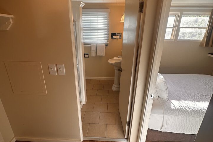 Room 107 of 181