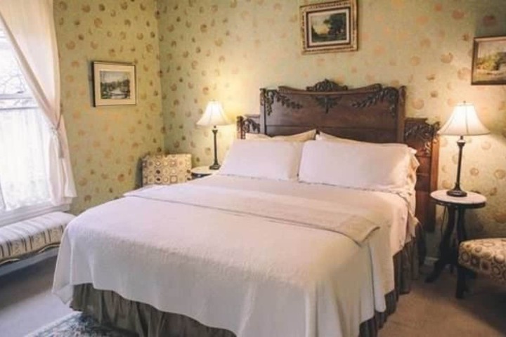 Camellia Inn