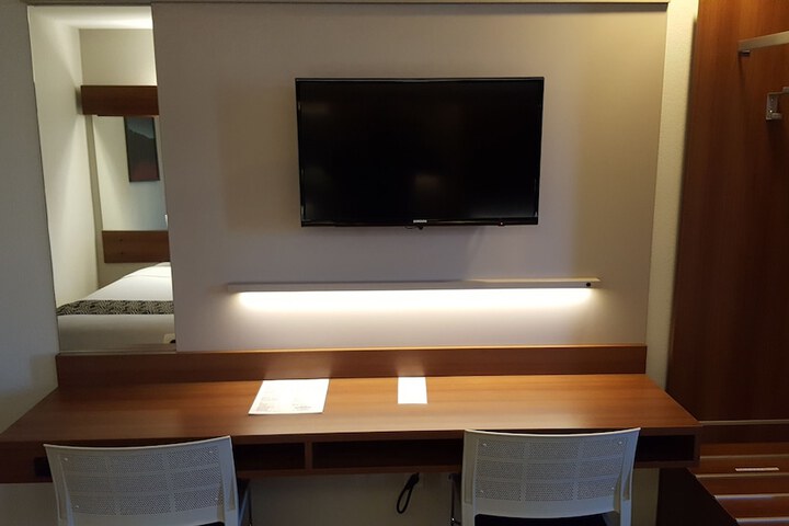 Room 5 of 19