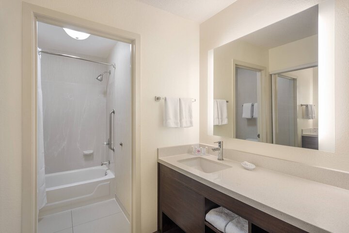 Room 9 of 28