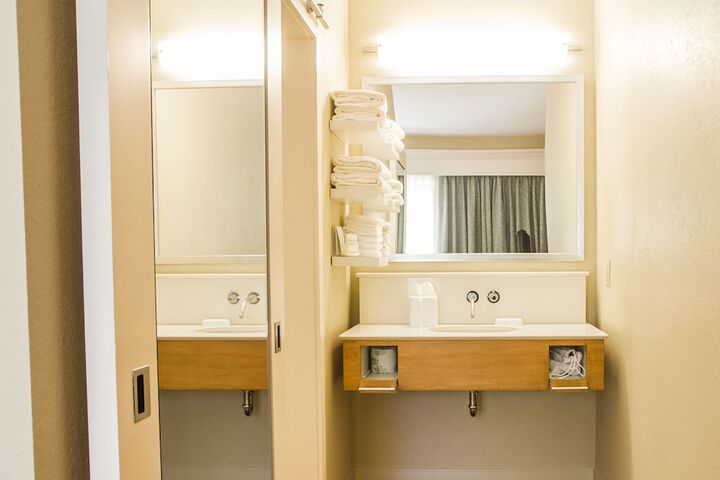 Room 34 of 51