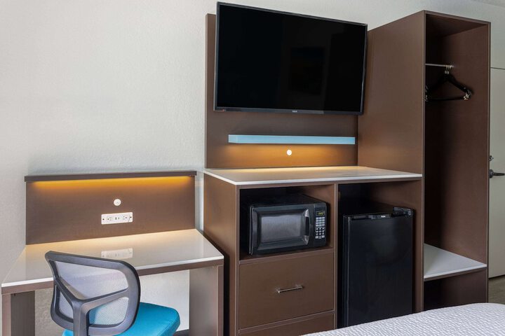 Room 14 of 39