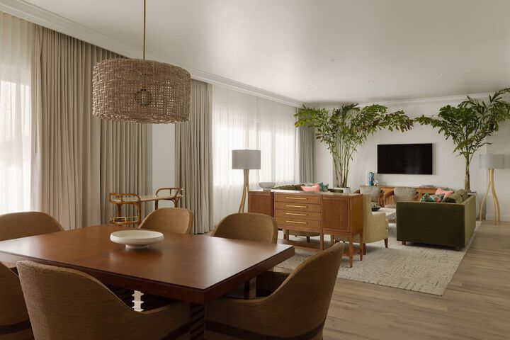 Room 32 of 80