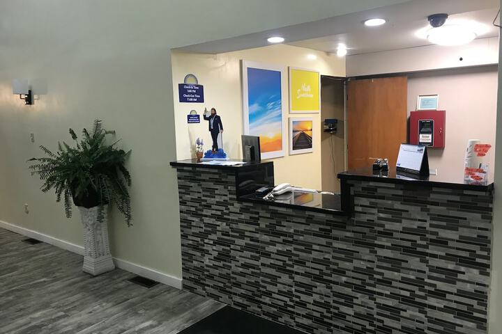 Days Inn by Wyndham Thomson