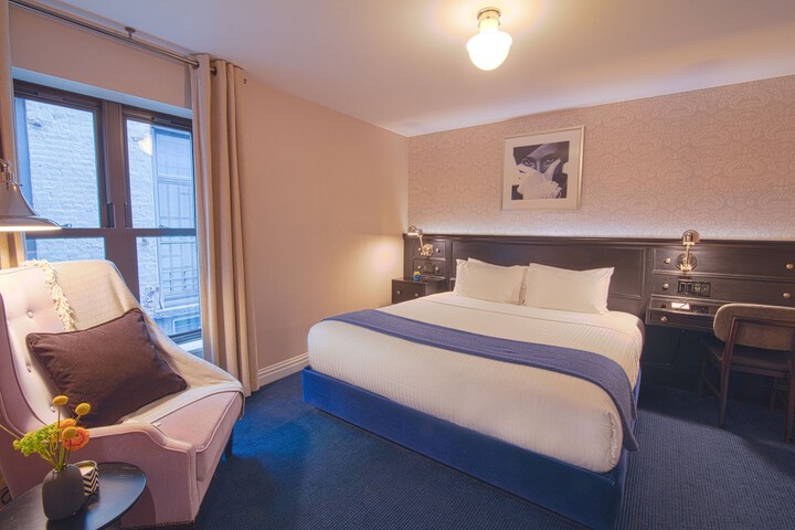 Room 43 of 71