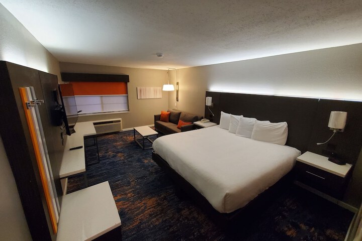 Room 13 of 40