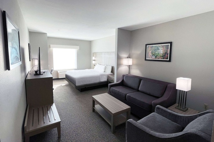 La Quinta Inn & Suites by Wyndham Jackson / Cape Girardeau