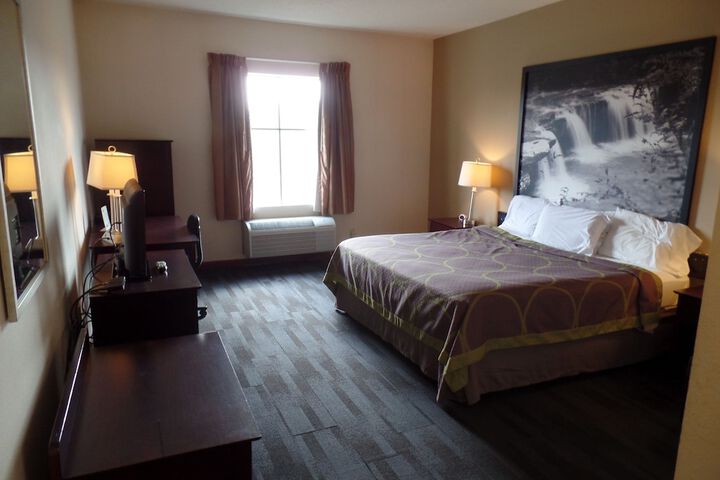 Super 8 by Wyndham Beaver Falls