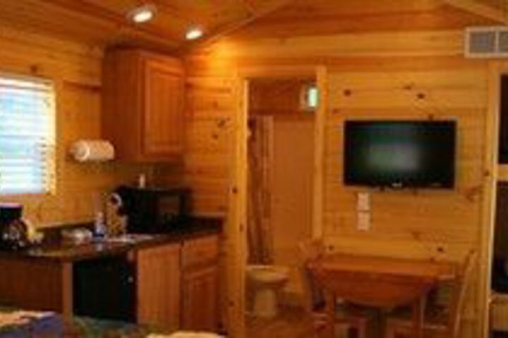 Kansas City East Oak Grove KOA
