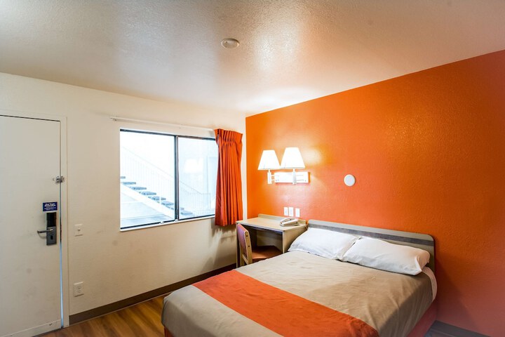 Room 18 of 23