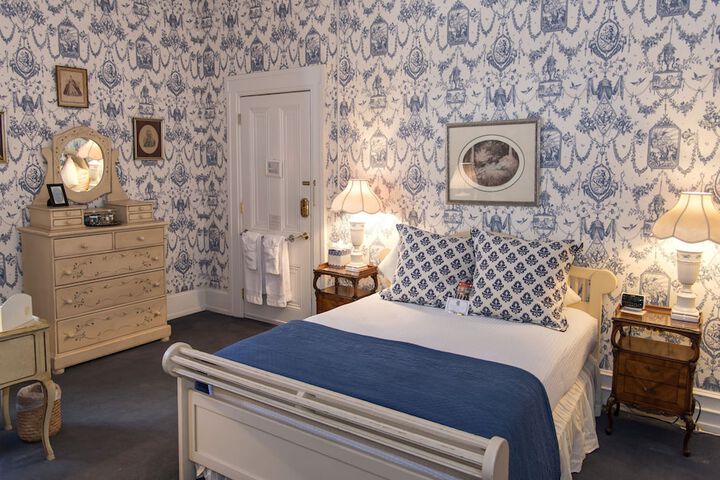 Room 35 of 72