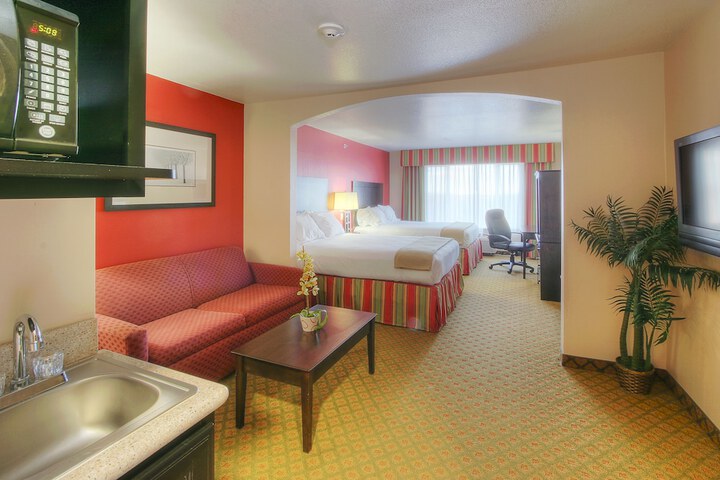 Room 9 of 32