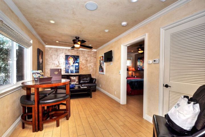 Room 53 of 110