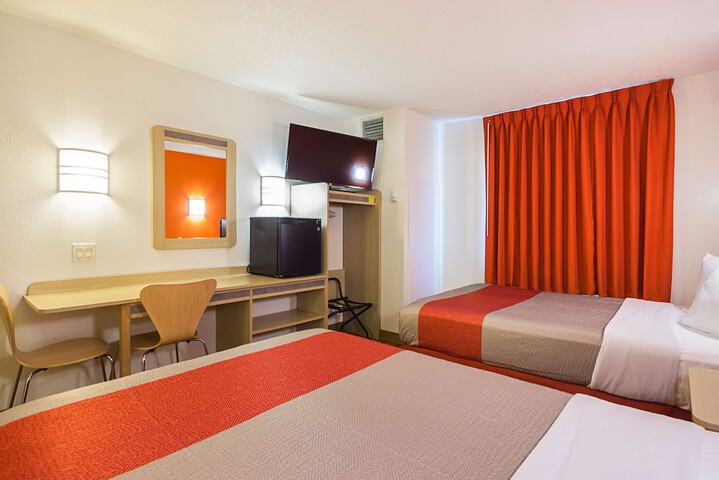 Room 18 of 33