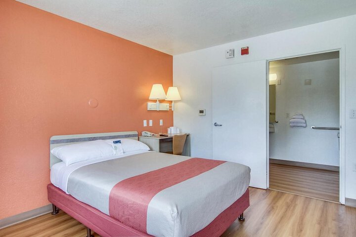 Room 28 of 37