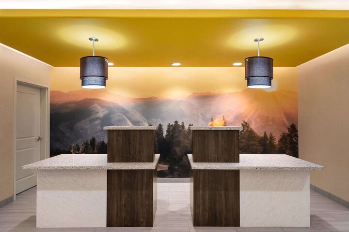 La Quinta Inn & Suites by Wyndham Clovis CA