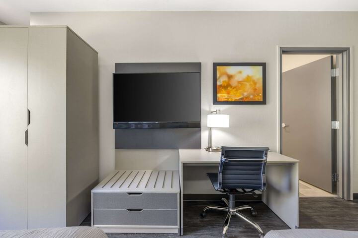 Room 16 of 32