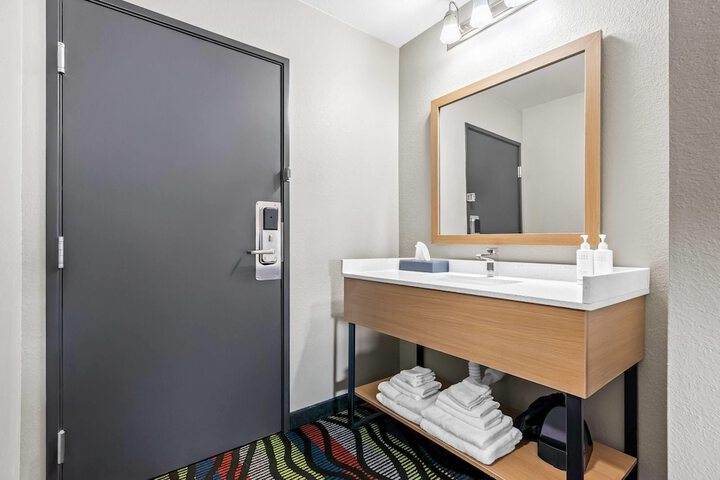 Super 8 by Wyndham Farmington