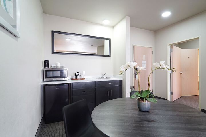 BayVue Hotel Resort and Suites