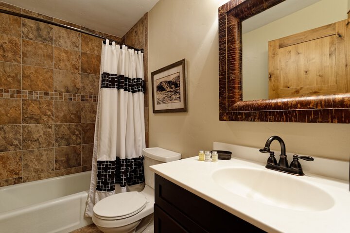 The Crestwood Condominiums