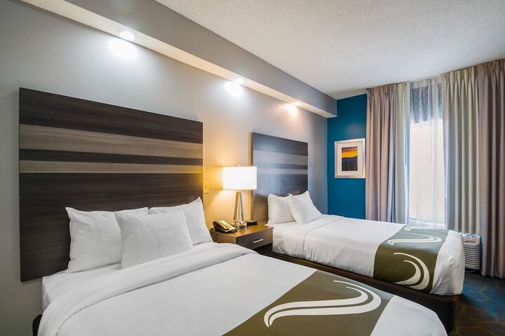 Room 32 of 49
