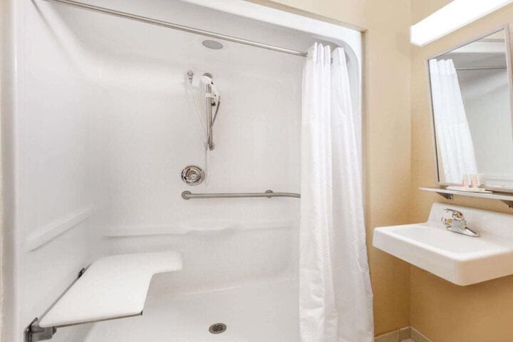 MICROTEL INN & SUITES BY WYNDHAM VERONA