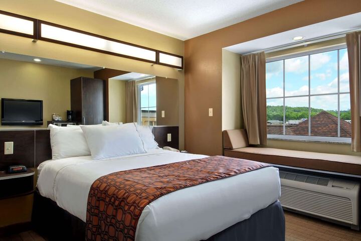 Room 15 of 23