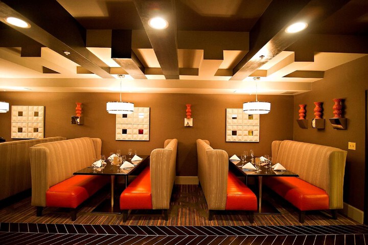 Dining 17 of 28