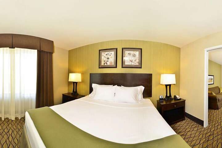 Holiday Inn Express and Suites Williston by IHG