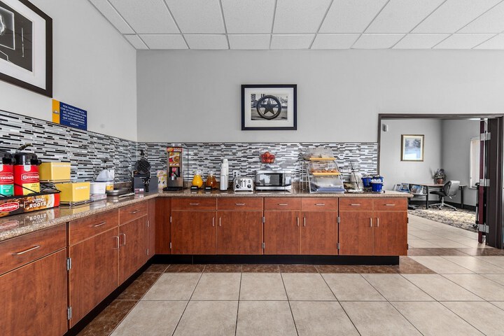 Days Inn by Wyndham Salado