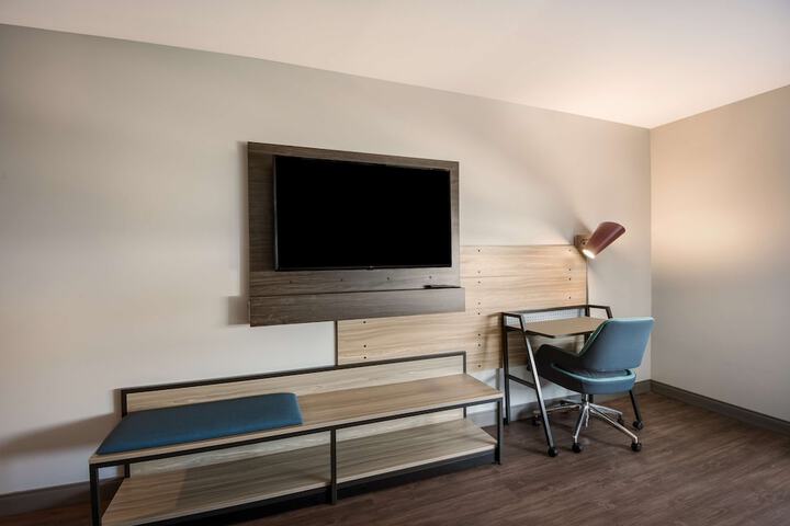 Room 11 of 32