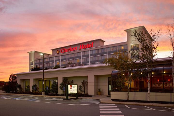Clarion Hotel Portland Airport ME