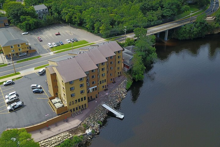 Natura Vue Resort & Boathouse