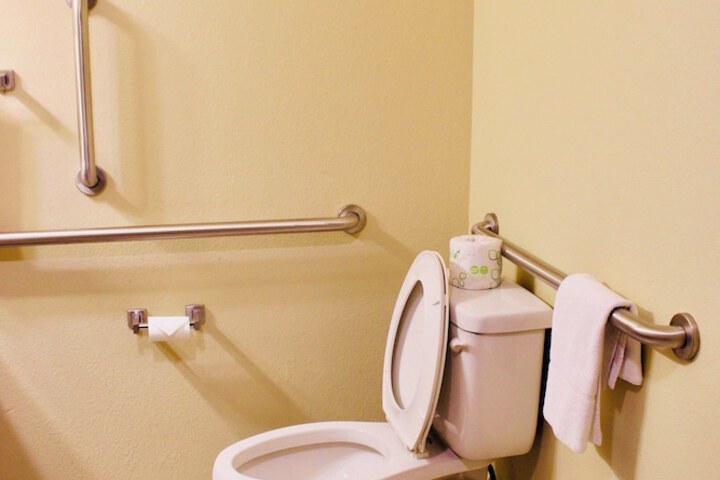Cobblestone Hotel & Suites – Devils Lake