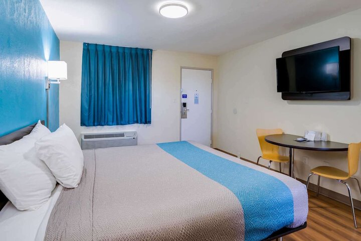 Room 16 of 26