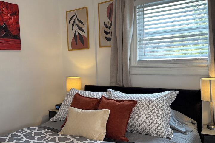 Modern Private Share Bedroom Bus stop to NYC