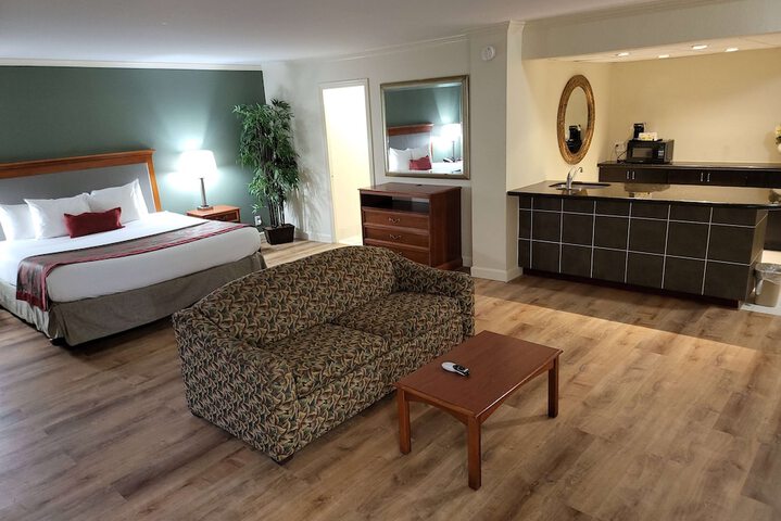 Room 25 of 76