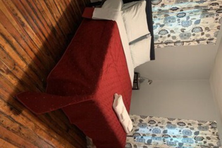 Pontiac Guest House