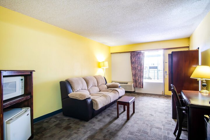 OYO Hotel Hutchinson KS West 4th Ave