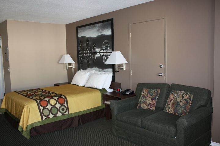 Room 17 of 24