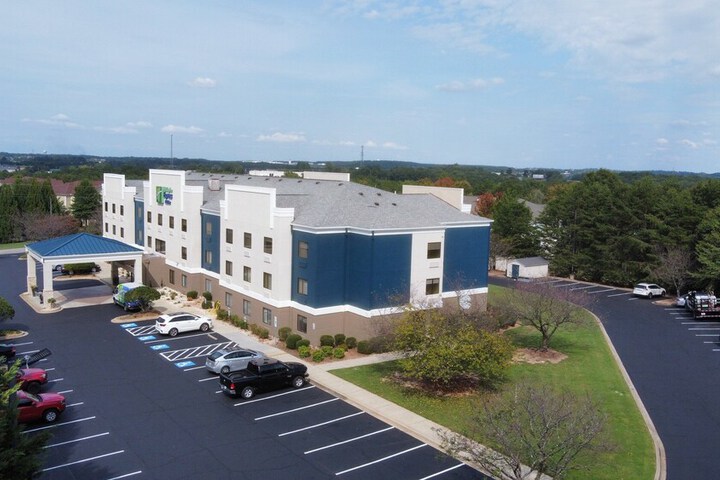 Holiday Inn Express & Suites Greenville Airport by IHG