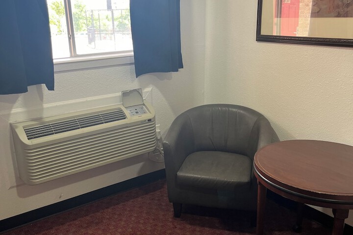 Glen Rose Inn and Suites