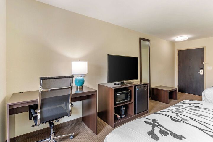 Room 10 of 35