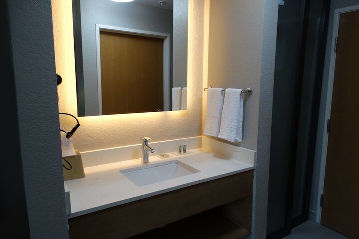 Room 16 of 42